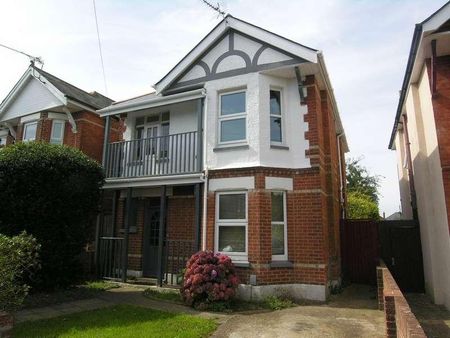 Bedroom House In Bournemouth, BH9 - Photo 3