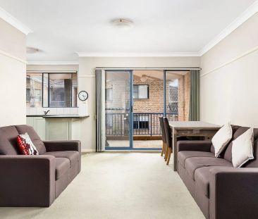 Beautiful light filled central apartment! - Photo 1