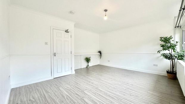 4 bedroom terraced house to rent - Photo 1