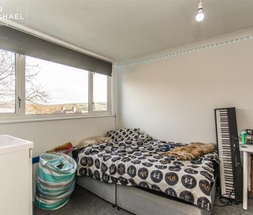 6 bedroom detached house to rent - Photo 5