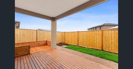 Brand-New 3-Bedroom, 3-Bathroom Home in Prime Charlemont Location - Photo 2