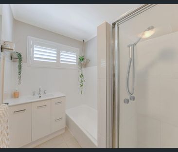 3 Bedroom, 1 Bathroom, 1 Carpark - Stunning Family Home in Strathpine - Photo 3