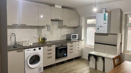 3 bedroom apartment to rent - Photo 5