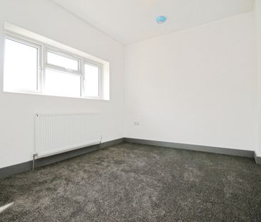 Larchwood Drive, Englefield Green, Egham, Surrey, TW20 0SL - Photo 1