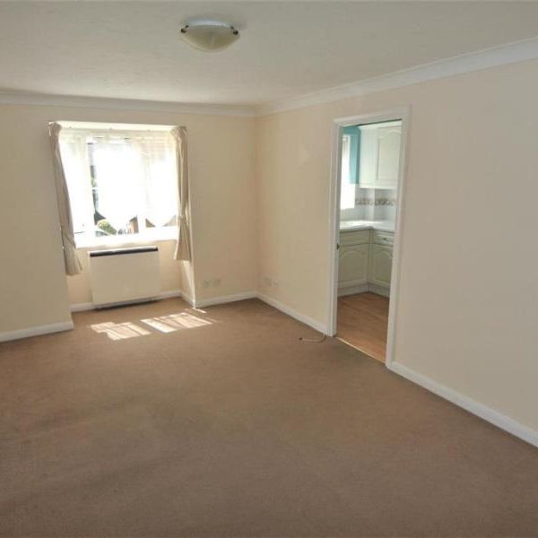 Brighton Road, Addlestone, Surrey, KT15 - Photo 1