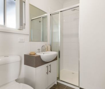 Low maintenance living! - Photo 5