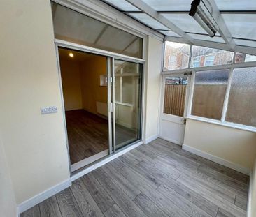 3 bedroom end of terrace house to rent - Photo 4