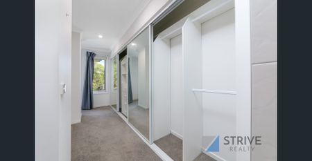 METICULOUSLY CRAFTED FAMILY RESIDENCE OF UNPARALLELED STANDARDS. POOL MAINTENANCE INCLUDED - Photo 4