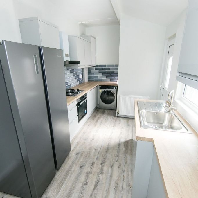 Manor Drive, Hyde Park, Leeds - Photo 1