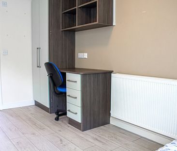 Apt 39, Portland Place - Photo 2