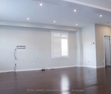 59 Hawke Crescent #Main - Photo 2