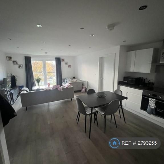 1 bedroom in a flat share to rent - Photo 1