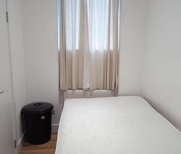 Room in a Shared House, New Cross Road, SE14 - Photo 3