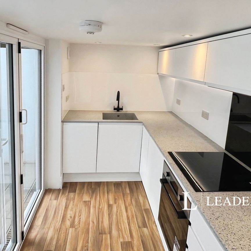 2 bedroom mid-terrace to rent Kemp Street, Brighton - Photo 1