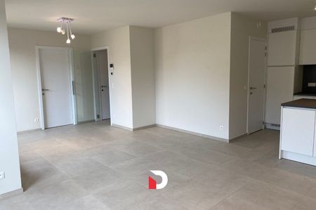 Recent appartement met 1 slaapkamer, autostaanplaats en terras - Photo 2