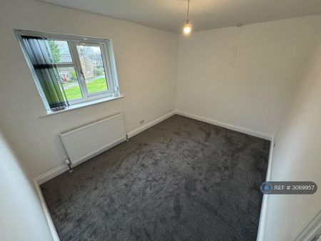 3 bedroom maisonette to rent - Photo 4