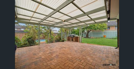 Timeless design. Corner position. Poolside living done right. - Photo 2