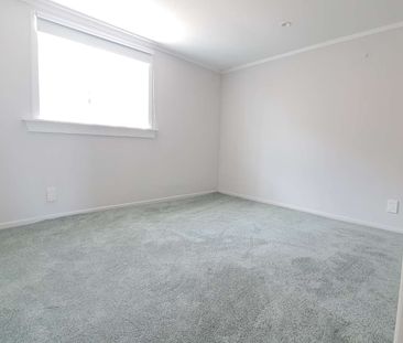 Affordable 3 bedroom- Water included - Photo 4