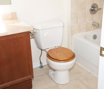 For Lease - 1054 Southport Drive, Oshawa, Ontario - Photo 6