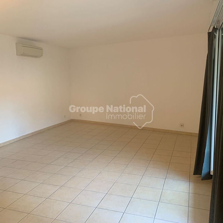 Appartement T3 "CARRE NOTRE DAME" NIMES, - Photo 1