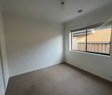 “SPACIOUS 4 BEDROOM FAMILY HOME WITH MODERN COMFORTS” - Photo 6
