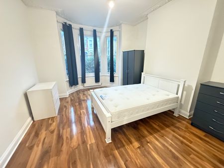 2 Bed Flat, Selsdon Road, SE27 - Photo 4