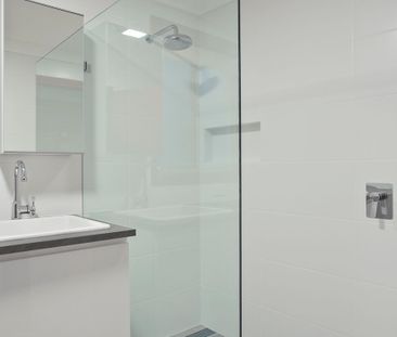 Neat 2 bedroom semi - Photo 5