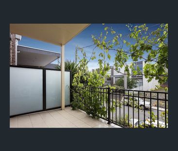 Inner-City Lifestyle Living - Photo 6