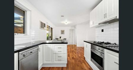 Elegant Living in a Thoughtfully Designed Family Home - Photo 3
