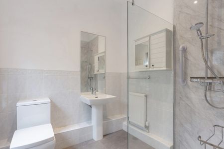 3 bedroom terraced house to rent - Photo 5