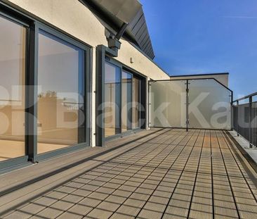 2 Bedroom, 2 bath, 1 reception Penthouse - Photo 2