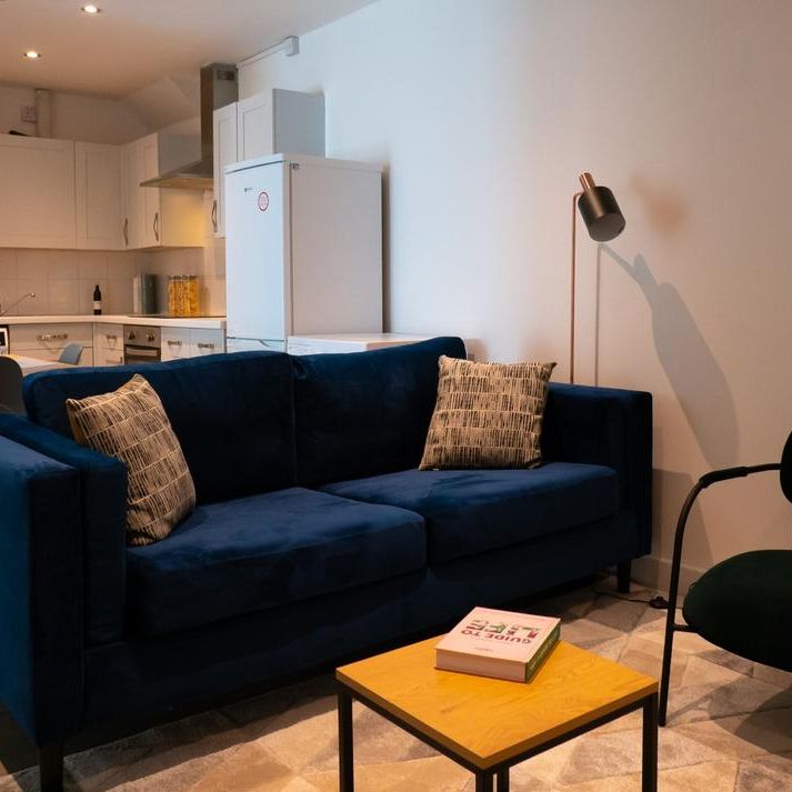 8 bedroom house to rent - Photo 1