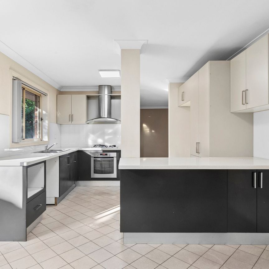 4/10 Wallumatta Road, Caringbah NSW 2229 - Townhouse For Rent | Domain - Photo 1