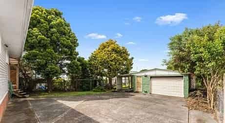 Easy Access to Motorway, Sunny Full sized site - Photo 1