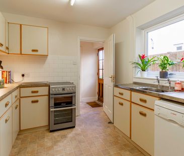 Room 1 - Photo 3