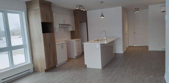 Magnifique condo 4.5 Laval immédiat - Photo 2