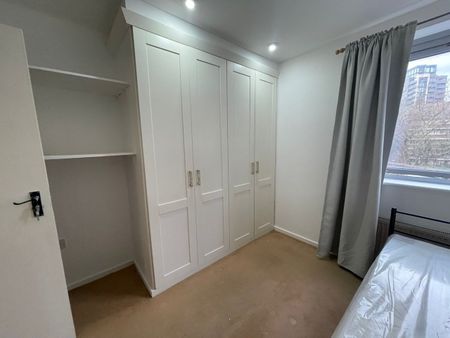 Room in a Shared Flat, Bromley High Street, E3 - Photo 2