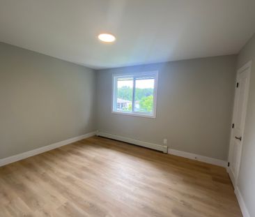 Three Bedroom Townhouse - Photo 2