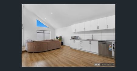 Screams Luxurious Lifestyle - Photo 2