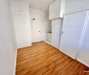 Modern One-Bedroom Studio in Ashfield... - Photo 1