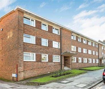 Rothamsted Avenue, Harpenden, AL5 - Photo 1