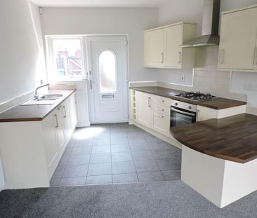 2 bedroom semi-detached bungalow to rent - Photo 2