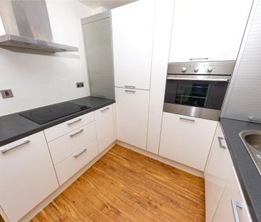 3 bedroom flat to rent - Photo 4