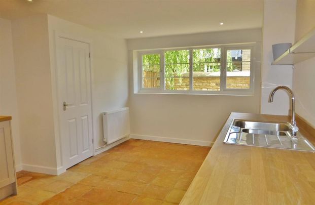 2 bedroom cottage to rent - Photo 1