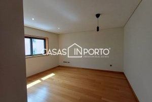 T1 Junto á Faculdade de Belas Artes