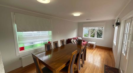 EXECUTIVE HOME CENTRALLY LOCATED - Photo 2