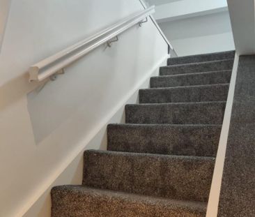 1 bedroom Flat To Let - Photo 2