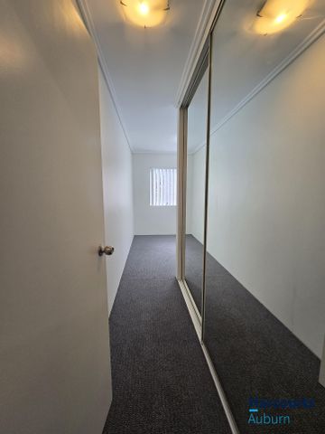 Modern & Spacious Split-Level 2 Bedroom Apartment - Photo 3