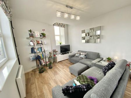 2 bedroom flat to rent - Photo 2