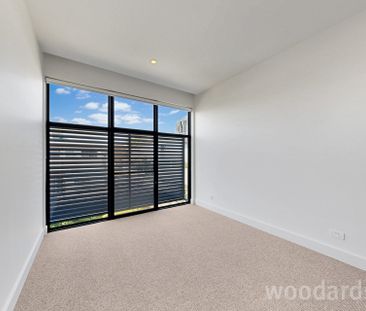 A Masterclass in Contemporary Elegance – Brand New Architecturally ... - Photo 1